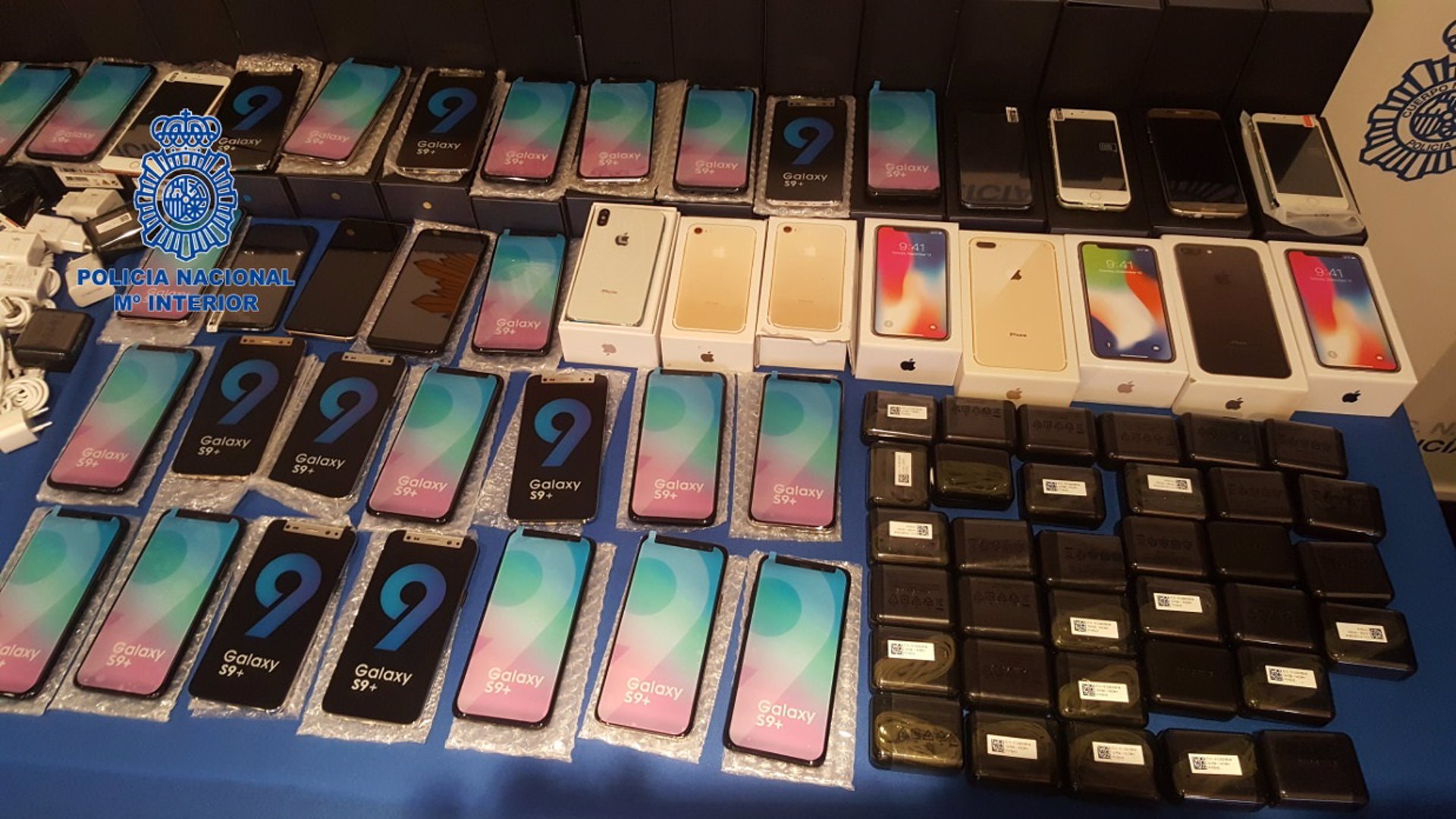 Detienen en Palma a un hombre por vender móviles y accesorios falsificados por internet