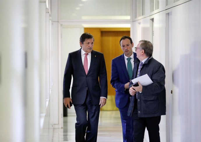 Fernández, Martínez y Del Busto tras el Consejo de Gobierno