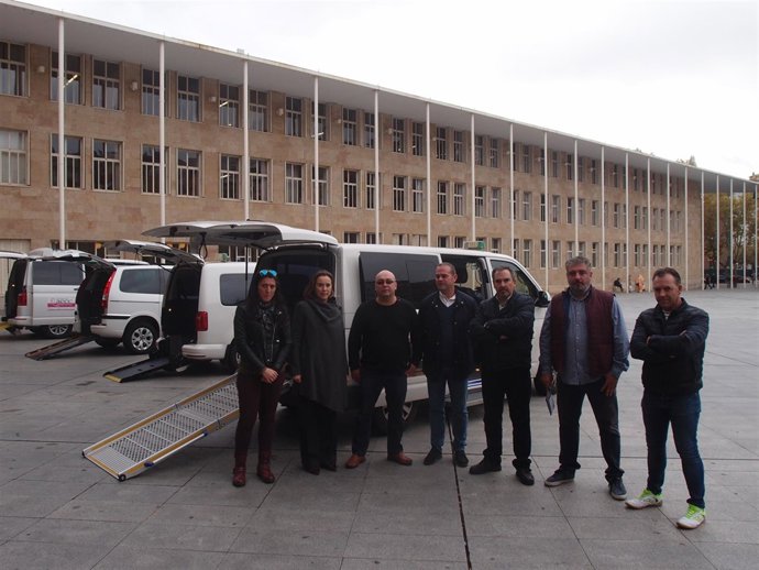 Gamarra, en la presentación de los taxis adaptados