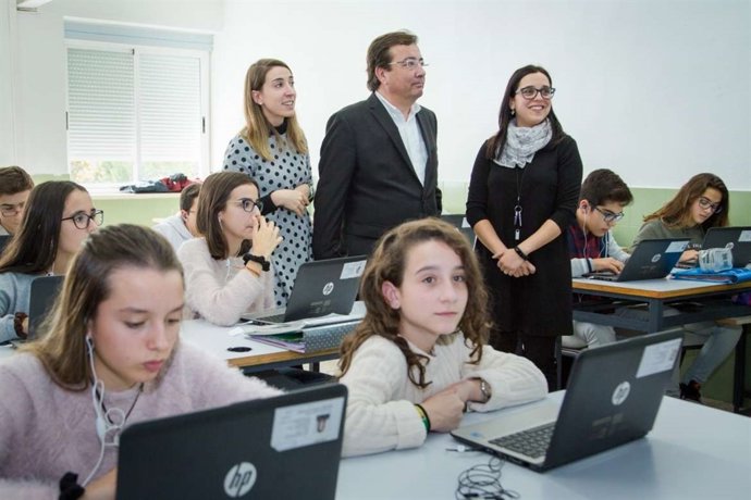 VAra visita un IES en Montehermso