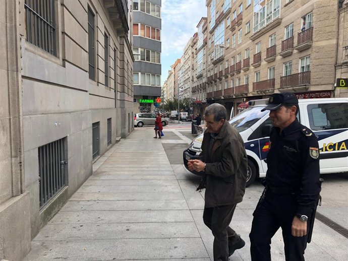 Miguel Rosendo entrando en el juzgado de Pontevedra. 
