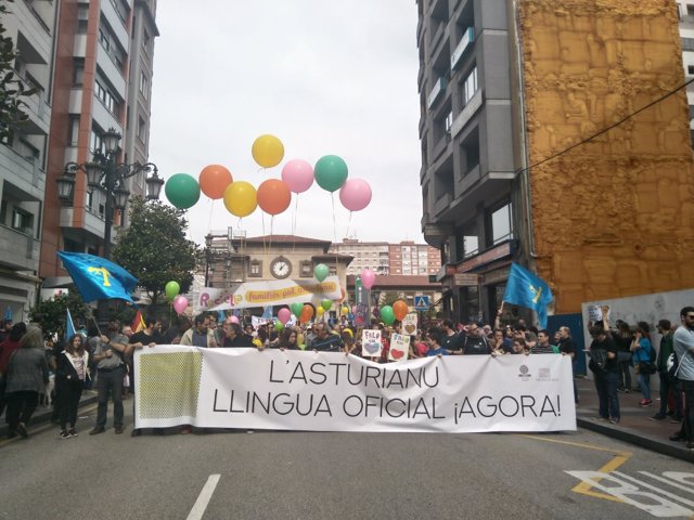 Manifestación por la oficialidad del asturiano en Oviedo