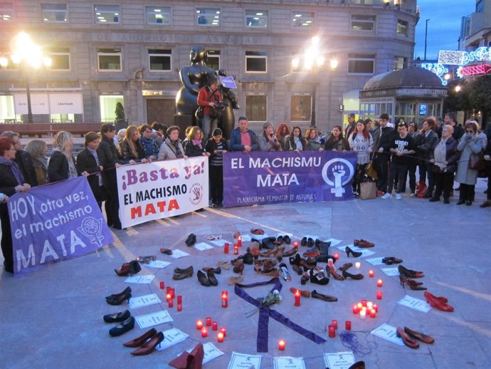 Concentración de Plataforma Feminista d'Asturies contra las violencias machistas