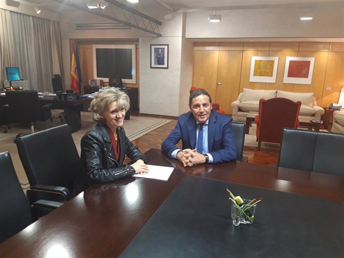 Sáez Aguado, en la reunión con la ministra de Sanidad. 7-11-2018