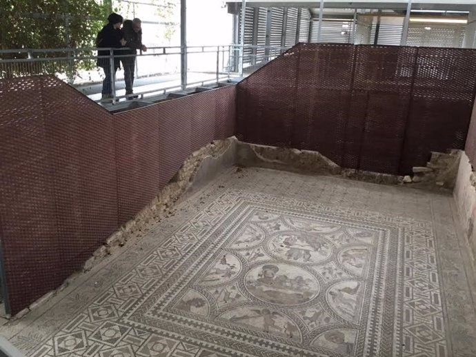 Cañamero visita el yacimiento arqueológico de Cástulo
