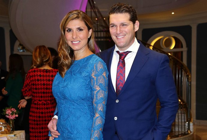 MANU TENORIO Y SILVIA CASAS