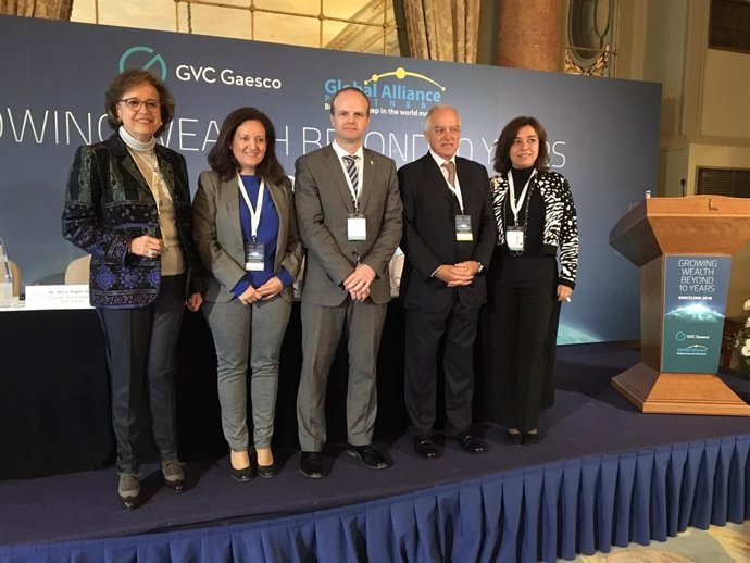 Govern i Generalitat reivindiquen davant inversors el creixement