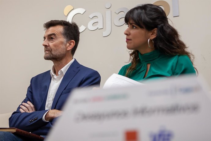 Antonio Maíllo y Teresa Rodríguez, en los Desayunos de Europa Press Andalucía