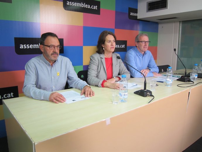 Els membres de l'ANC J.Vilella, I.Paluzie i D.Fernández