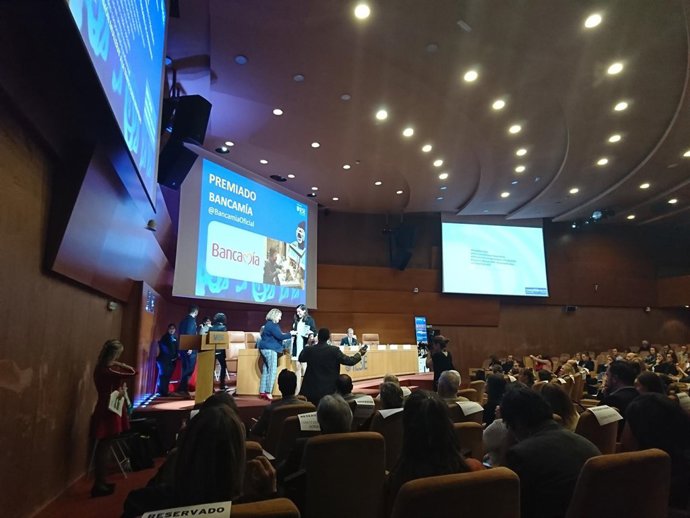 Fundación Microfinanzas BBVA, premiada por Corresponsables por la historia de la