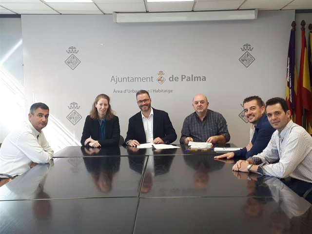 El regidor José Hila firma la recepción de las obras de Son Ferragut