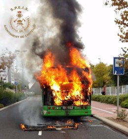 Autobús incendiado en Castellón