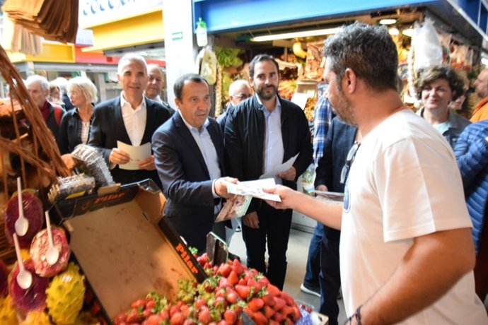 Reparto informativo mercado málaga campaña 52D andaluzas ruiz espejo