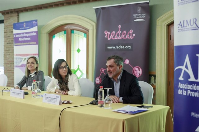 Ángel Escobar y Margarita Cobo, en la inauguración de la jornada.