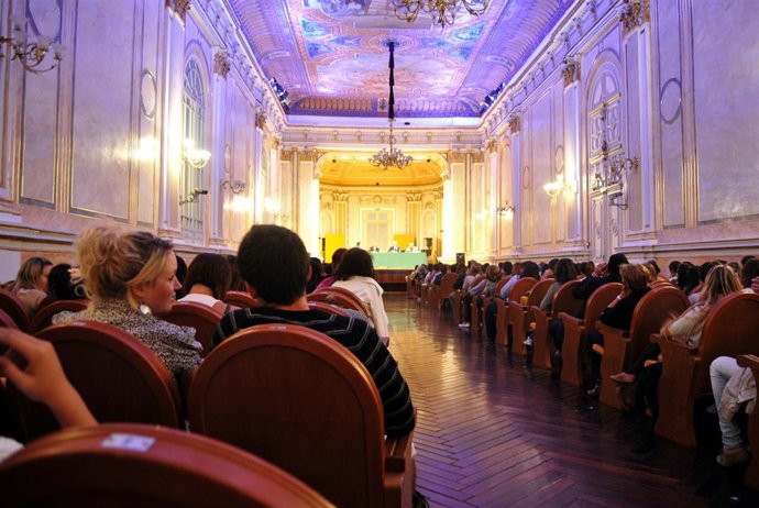 'Versos En Unicaja' En La Sala Unicaja De Conciertos María Cristina.