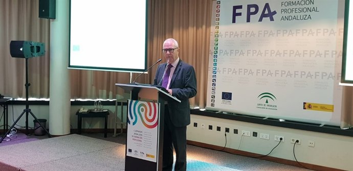 El delegado de la Junta en Cádiz, Juan Luis Belizón, en las Jornadas de FP