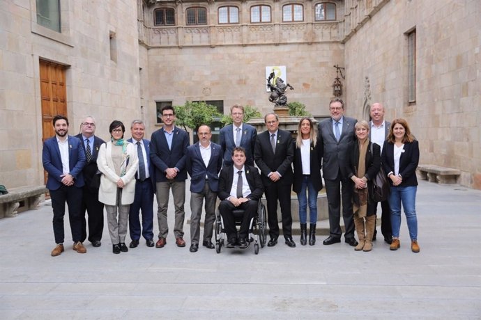El pres. De la Generalitat, Quim Torra, amb diputats i senadors del PdeCAT