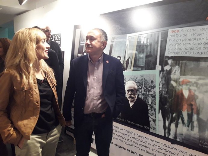 Carmen Castilla y Pepe Álvarez en la exposición de 130 años