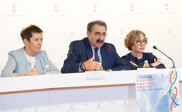 Consejero sanidad en inauguración Congreso Enfermedades Raras