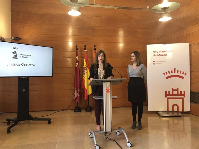 Rebeca Pérez y Conchita Ruiz en la rueda de prensa