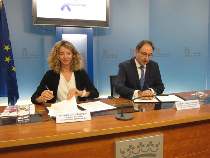 Alicia García y Alfonso Polanco firman el convenio