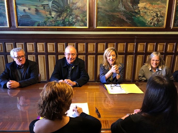 El conseller J.Bargalló y la alcaldesa N.Lloveras