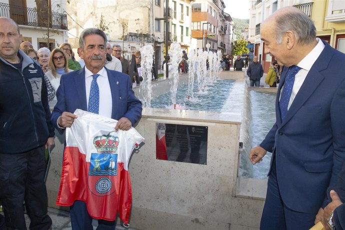 Inauuguración de la plaza de Santoña