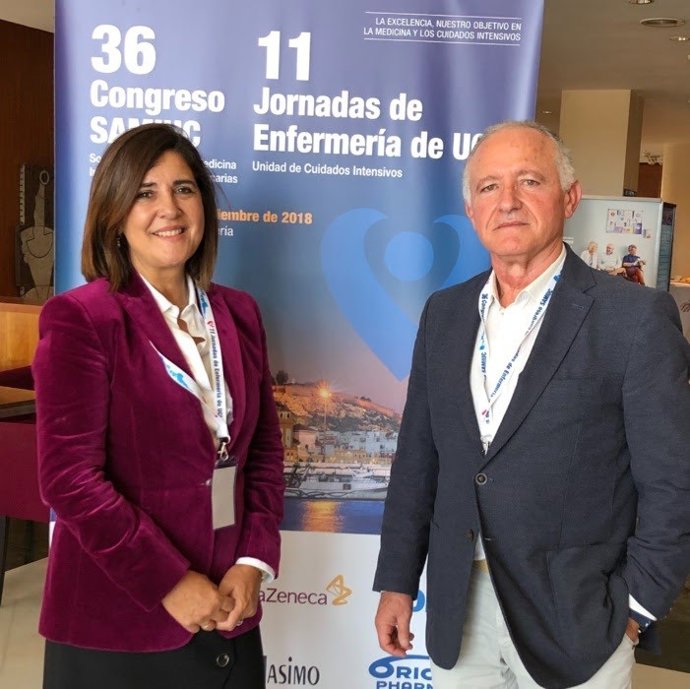 Carmen de la Fuente, presidenta de SAMIUC, y el doctor Andrés Ruiz Valverde