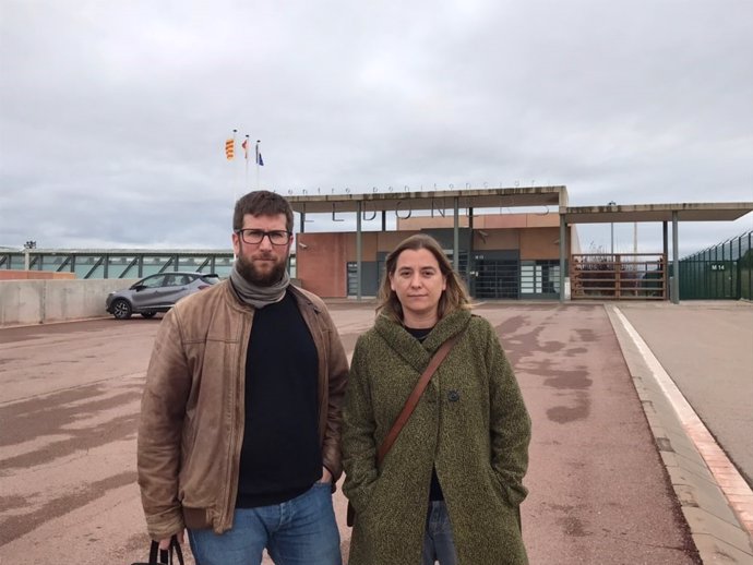 M.Urbán (Podemos) y S.Farré visitan a J.Cuixart (Òmnium) en la cárcel