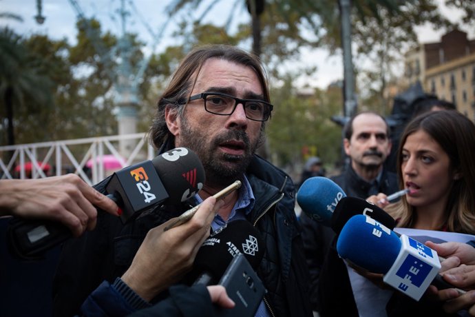 El secretari general d'UGT de Catalunya, Camil Ros, davant els mitjans