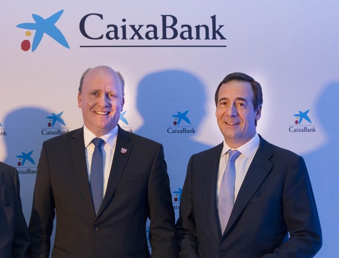 Gonzalo Gortázar, conseller delegat de CaixaBank, amb Uwe Becker