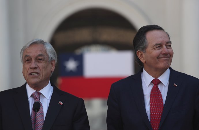 El presidente de Chile, Sebastián Piñera, y el canciller, Roberto Ampuero