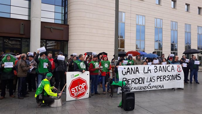 Concentración de la PAH en Pamplona contra la sentencia del Supremo
