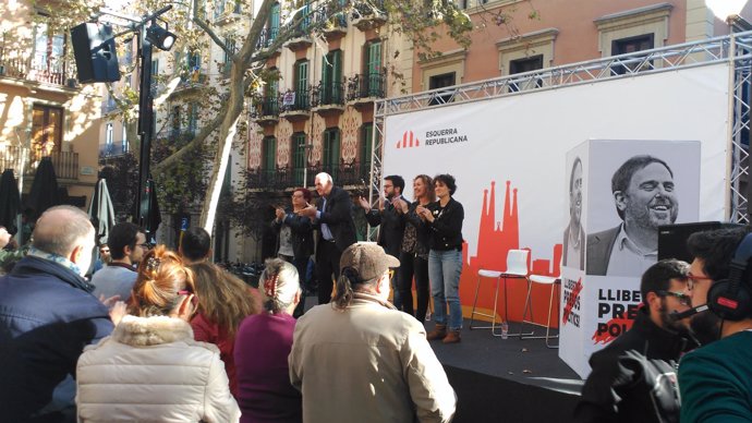 Aragonès, Capella y Maragall en un acto en Gràcia