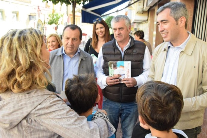 Jose Luis Ruiz Espejo Y Victor Navas En Reparto Informativo