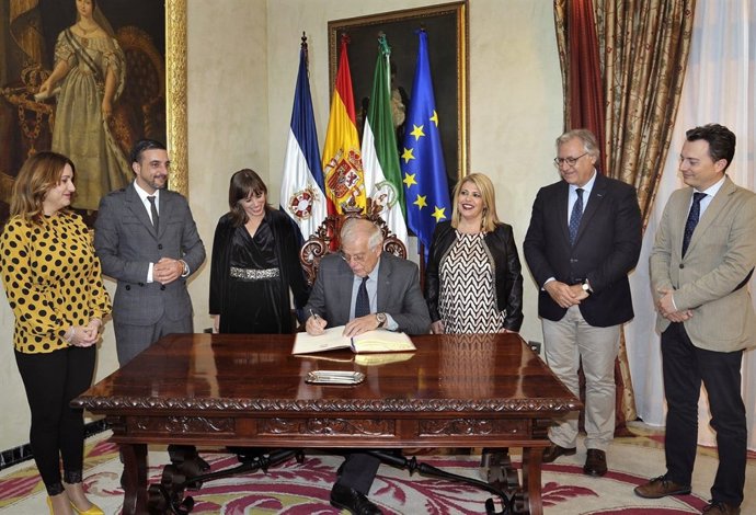 Recepción al ministro Josep Borrell en Jerez de la Frontera (Cádiz)