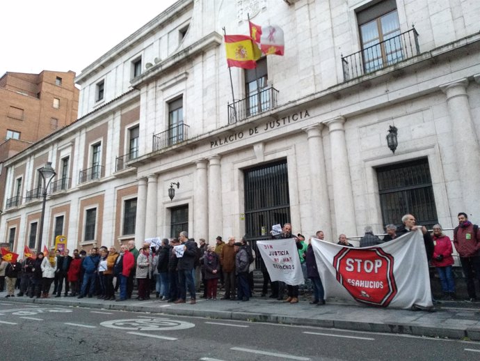 Valladolid.- Concetración contra los abusos de los bancos