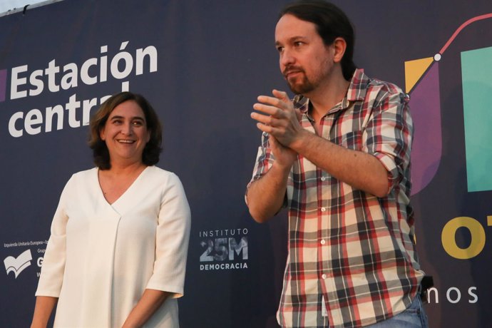 La alcaldesa A.Colau y P.Iglesias en una imagen de archivo. 