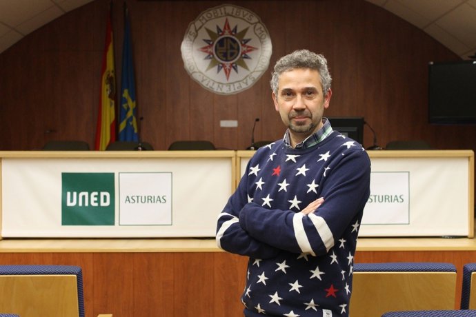 El profesor Guillermo Pérez Bustamante.