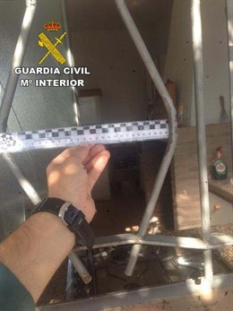 Barrotes rotos de un cortijo de Cuevas de Almanzora