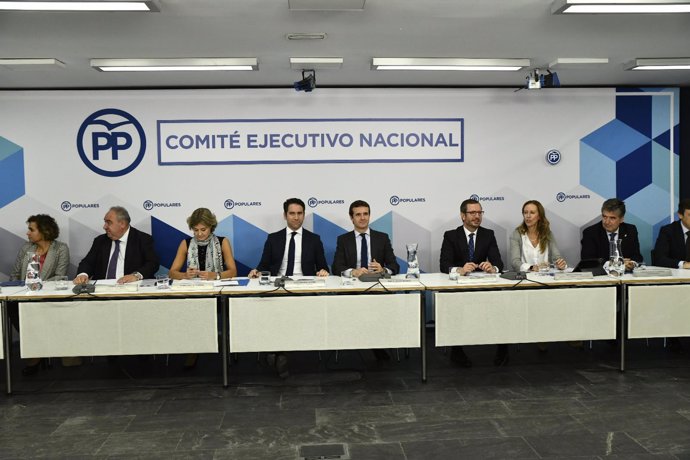El presidente del Partido Popular, Pablo Casado, preside la reunión del Comité E