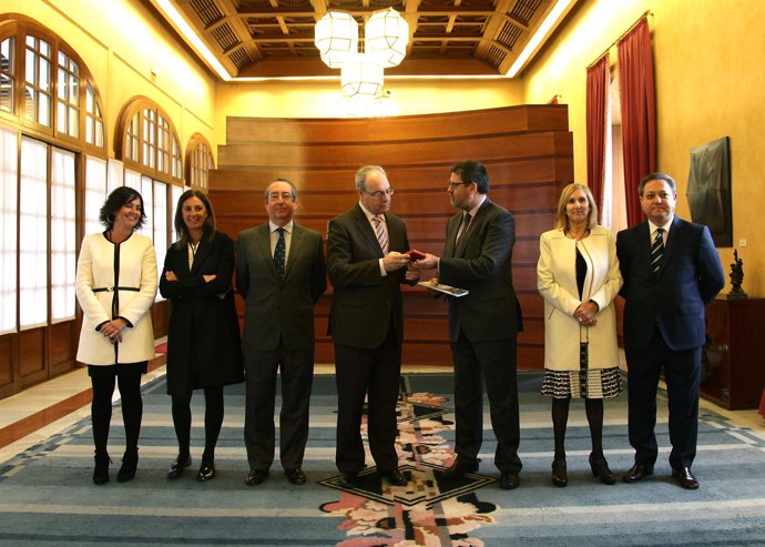 Entrega de la Cuenta General de la Cámara de Cuentas en el Parlamento andaluz
