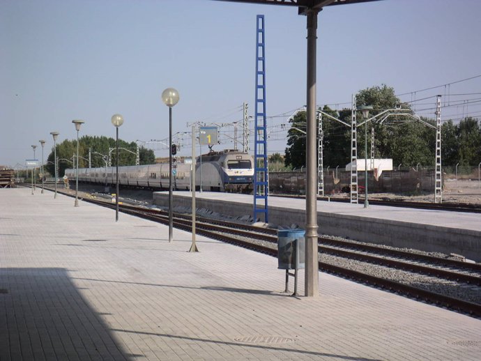 Una de las primeras fotos que se ha incorporado del tren a su paso por Tardienta