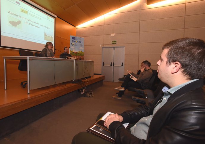 Reunión entre la Diputación y la agencia de la Energía de Granada