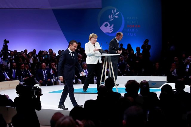 Emmanuel Macron y Angela Merkel en el Foro de Paz