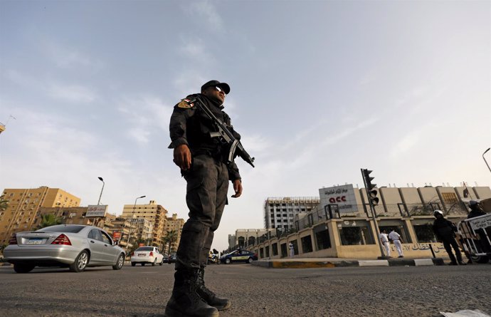 Un agente de la Policía egipcia en El Cairo