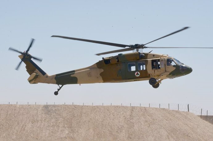 Un helicóptero del Ejército afgano desplegado en Ghazni