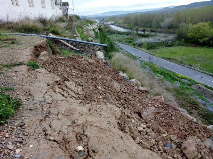 Vista del talud desprendido, en la parte inferior, en la NA-123