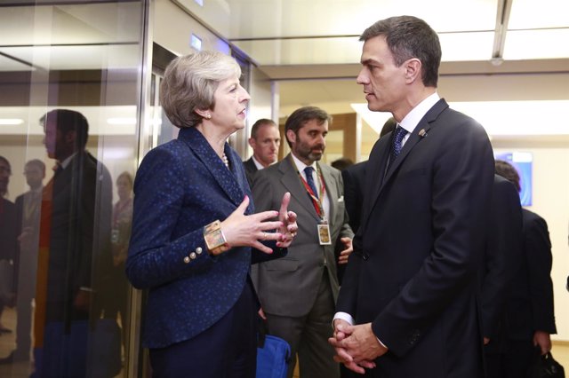 Pedro Sánchez con la primera ministra británica Theresa May