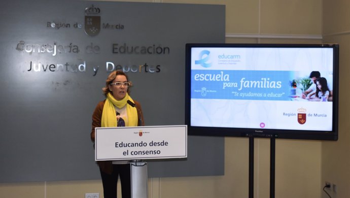 La consejera de Educación, Adela Martínez-Cachá, ofrece los datos